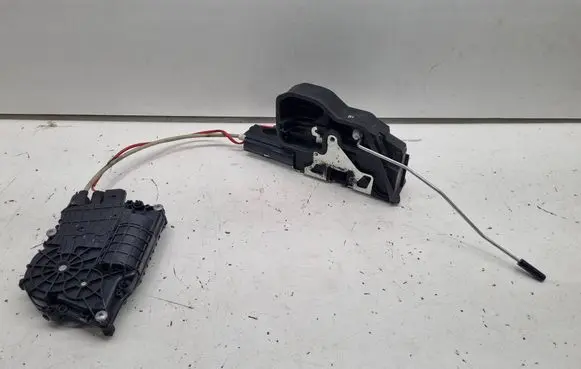 BMW 6 F12 F13 Front door lock motor 7226198 A053702