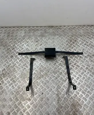 Fuel tank mounting bracket