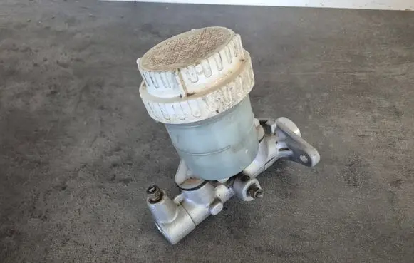 Master brake cylinder
