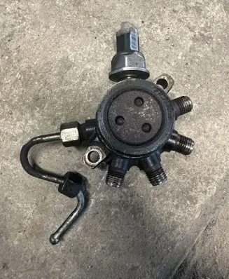 Renault Megane II Fuel distributor 55PP0301 8200057232 R9144Z010D