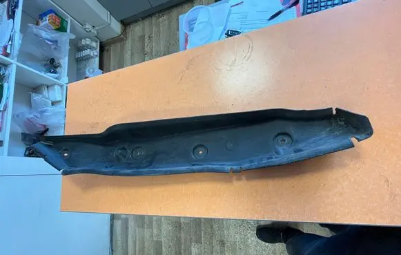 Mercedes-Benz B W246 W242 Fender end trim A2468890925