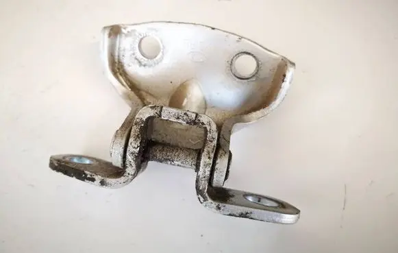 KIA Carens II Rear door lower hinge