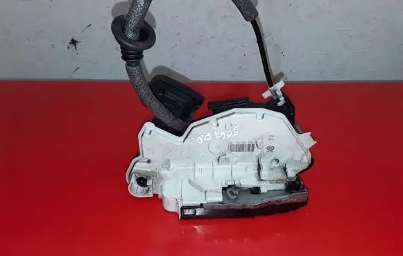Seat Toledo IV (NH) Front door lock 5E2837016