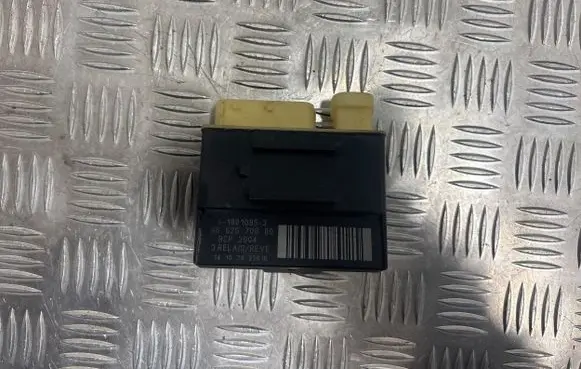 Peugeot 3008 I Glow plug pre-heat relay 9662570880 018010953 102925616