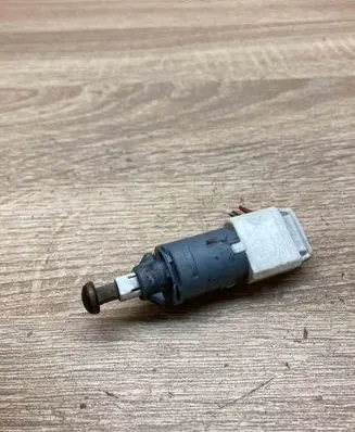 Opel Movano B Brake pedal sensor switch 8200168238B WithPlug