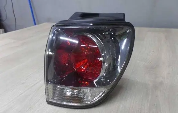 Lexus IS 220D-250-350 Tailgate rear/tail lights 45641