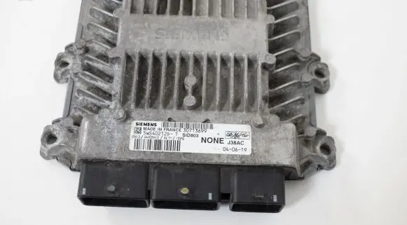 Volvo S40 Engine control unit/module 30713699 5WS40212D