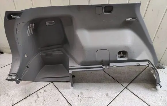Toyota Prius+ (ZVW40) (D)pillar trim (top) 64740-47090