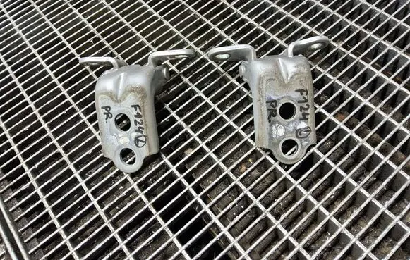 SsangYong Tivoli Front door hinge set 