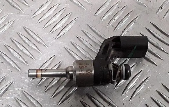 Volkswagen Golf VI Fuel injector 03C906036M