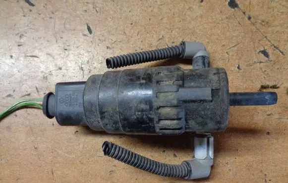 Skoda Fabia Mk2 (5J) Windscreen/windshield washer pump 1K6955651