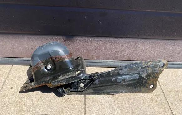 Volkswagen Golf V Rear control arm 1K0501476