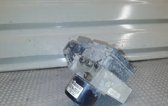 Volvo XC90 ABS Pump P08671225 8671224