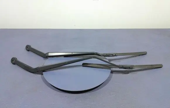 BMW X6 F16 Front wiper blade arm 7304069