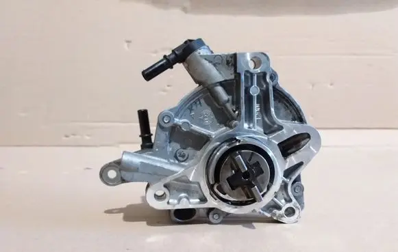Peugeot 508 RXH Vacuum pump 9673836180