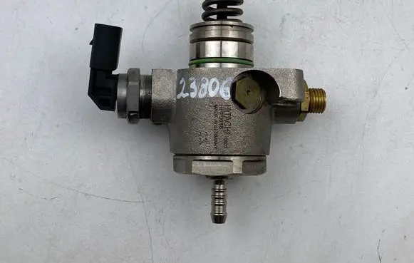 Audi A3 S3 8V Fuel injection high pressure pump HFS034A141A