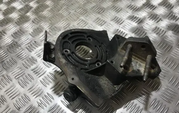 Mitsubishi Space Star Engine mounting bracket 063370 063368
