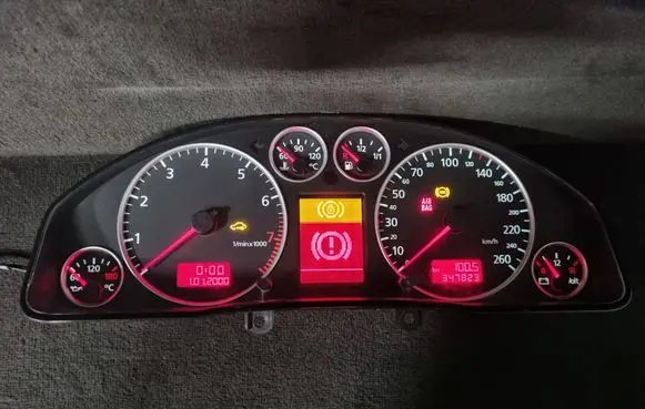 Speedometer (instrument cluster)