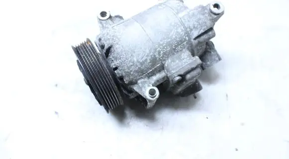 Volkswagen Golf VI Air conditioning (A/C) compressor (pump) 5N0820803E