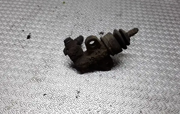 Nissan Navara D22 Clutch slave cylinder 