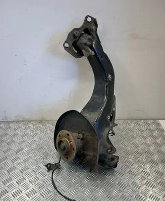 BMW 2 F46 Rear wheel hub 6851580