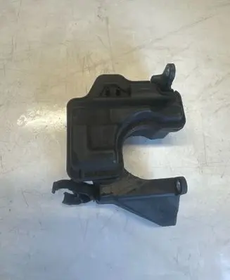 Peugeot 3008 II Vacuum air tank 7560916
