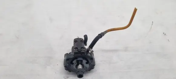 BMW 5 E39 Fuel injection high pressure pump 2247798 0445010009 48680