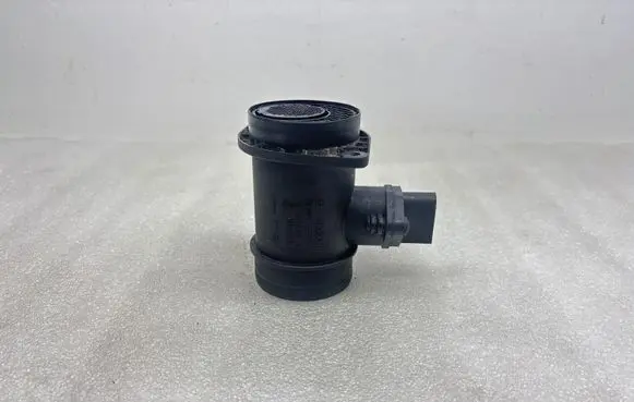 Volkswagen PASSAT B5 Mass air flow meter 0281002463 038906461 038906461B