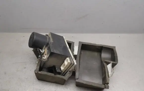 Audi A4 S4 B5 8D Central locking vacuum pump 8D0862257C