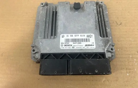 Opel Corsa D Engine control unit/module 55577619 55575349 0281017453