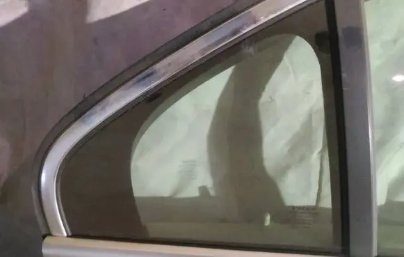 Volvo S80 Rear vent window glass 