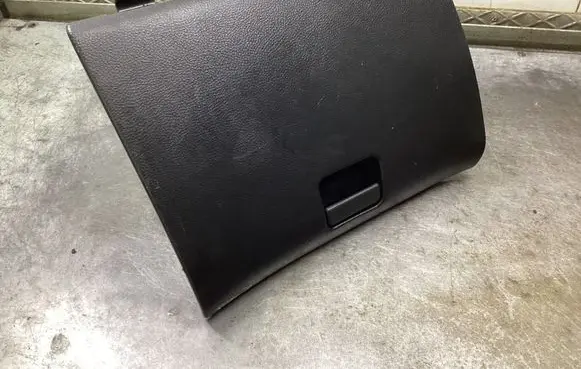 Glove box