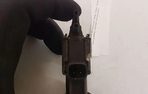 Ford Focus Turbo solenoid valve 4M5G9A500