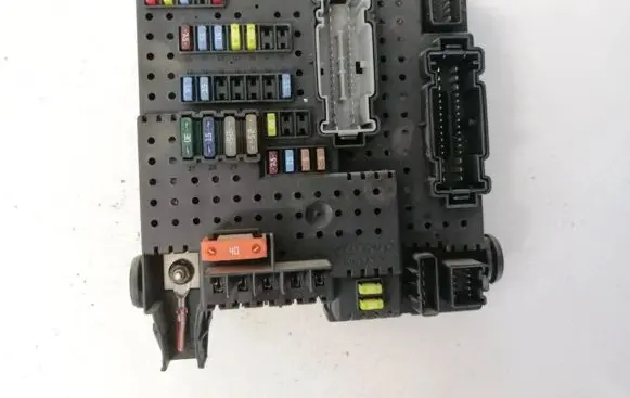 Volvo V70 Fuse box set 8676391 05W041