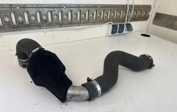 Renault Trafic II (X83) Intercooler hose/pipe 8200648187
