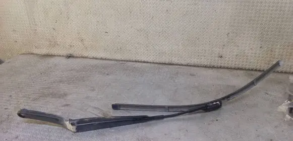 Volkswagen PASSAT B7 Windshield/front glass wiper blade 3AB955409