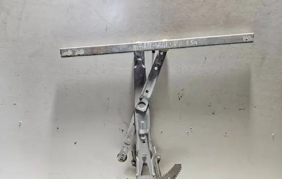Nissan Cherry N12 Front door manual window regulator 01M11