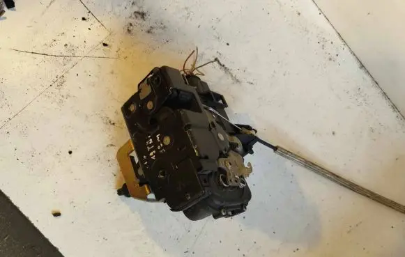 Audi A6 S6 C5 4B Front door lock 4B1837016B