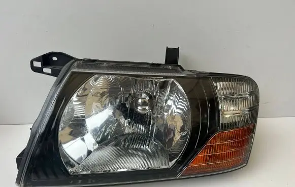 Mitsubishi Pajero Headlight/headlamp