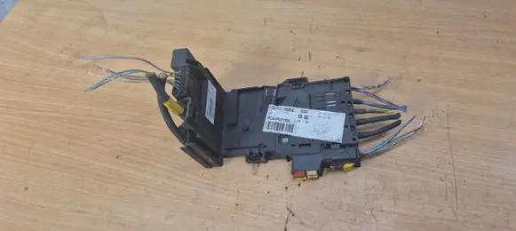Peugeot 3008 I Fuse module 