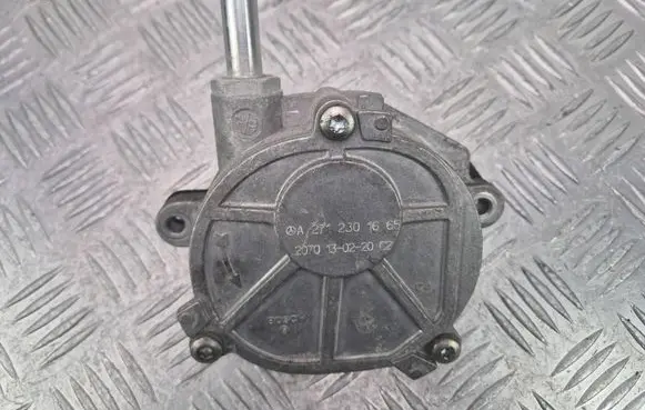 Mercedes-Benz C W204 Vacuum pump A2712301665 207013022002