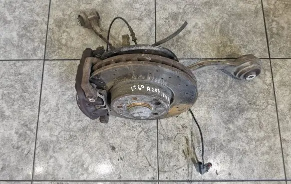 Mercedes-Benz E A207 Front wheel hub