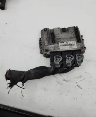 Renault Trafic II (X83) Engine control unit/module 0281015330 8200935115 8200935116