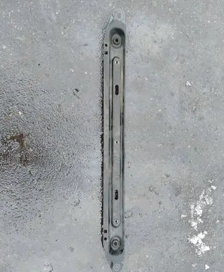 Citroen C4 II Radiator mount bracket D04340