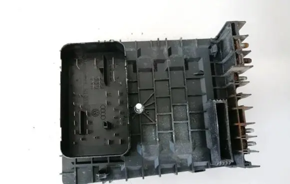 Volkswagen Golf Plus Fuse box set 1k0937125 233185560