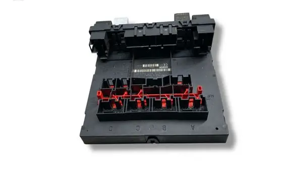Volkswagen Golf V Fuse box set H544S2602 3C8937049D F005V00744