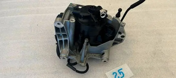 Ford Kuga II Fuel filter bracket/mount holder 9804498180