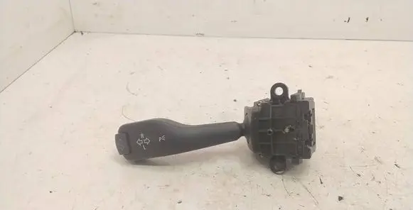 BMW 5 E39 Indicator stalk 8363668 01104010
