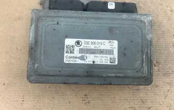Volkswagen Polo V 6R Engine control unit/module 03E906019C 5WA11004