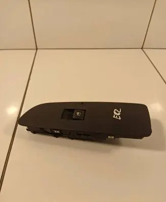 BMW 1 E82 E88 Electric window control switch 15939931 91630010